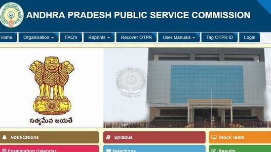 గ్రూప్‌ 2 మెయిన్స్‌ పరీక్షలకు 3నెలల వ్యవధి కావాలని అభ్యర్థులు కోరుతున్నారు. జనవరి 5న గ్రూప్‌-2 ప్రధాన పరీక్ష నిర్వహించాలని కమిషన్‌ నిర్ణయించింది. ఈ మేరకు అక్టోబర్‌ 30న ప్రకటన విడుదల చేసింది. అయితే ప్రకటిత తేదీ నుంచి పరీక్ష రాసేందుకు మూడు నెలల వ్యవధి ఇవ్వాలని అభ్యర్థులు కోరుతున్నారు. ఒకవేళ గ్రూప్‌-2 వాయిదా వేస్తే ఏప్రిల్‌/మేలో మాత్రమే నిర్వహించేందుకు వీలవుతుంది.&nbsp;