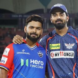 <p>IPL 2025 Mega Auction: ఐపీఎల్ 2025 మెగా వేలం నవంబర్ 24, 25 తేదీల్లో సౌదీ అరేబియాలోని జెడ్డాలో జరగనుంది. ఈ ఏడాది ఐపీఎల్ వేలం కోసం మొత్తం 1,574 మంది ఆటగాళ్లు రిజిస్టర్ చేసుకున్నారు. ఈ జాబితాలో రిషబ్ పంత్, కేఎల్ రాహుల్, శ్రేయాస్ అయ్యర్ వంటి భారత సూపర్ స్టార్ల పేర్లు ఉండగా,. సహజంగానే పంత్ ఈసారి ఐపీఎల్ వేలంలో అత్యధిక బేస్ ప్రైస్ కోటాలో ఉన్నాడు. రూ.2 కోట్ల బేస్ ప్రైస్ తో ఐపీఎల్ వేలంలో తమ పేర్లను నమోదు చేసుకున్న భారత, విదేశీ ఆటగాళ్లపై ఓ లుక్కేద్దాం.</p>