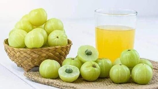 ప్రతి ఒక్కరు ఏదో రకమైన ఎలర్జీలతో సతమతం అవుతుంటారు. &nbsp;కాలుష్య ప్రభావంతో 30శాతం ఏదో రకమైన ఎలర్జీతో &nbsp;బాధపడుతుంటారు. ఈ ఎలర్జీ ఆస్మా రూపంలో, ఎగ్జిమా రూపంలో ఉంటుంది. ఎలర్జీ నుంచి రక్షణ కల్పించడంలో &nbsp;ఉసిరికాయ ఉపయోగపడుతుంది.&nbsp;