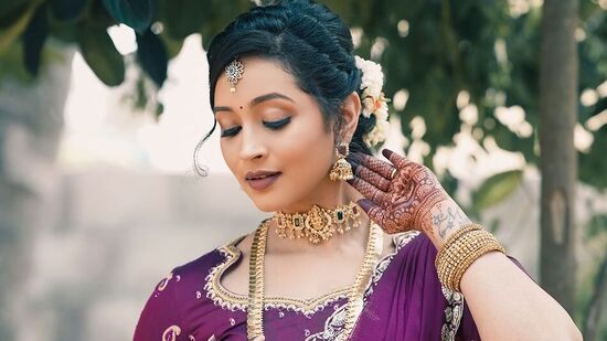 ప్రేమ ఎంత మ‌ధురంతో తెలుగు సీరియ‌ల్ ల‌వ‌ర్స్‌కు చేరువైంది మాన‌స మ‌నోహ‌ర్‌. ఈ సీరియ‌ల్‌లో రాజ‌నందిని పాత్ర‌లో మాన‌స మ‌నోహ‌ర్ న‌టిస్తోంది.&nbsp;