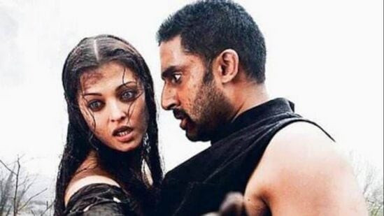 మణిరత్నం దర్శకత్వంలో ఐశ్వర్య రాయ్, అభిషేక్ బచ్చన్ కలిసి నటించిన మరో సినిమా రావణ్. రూ. 55 కోట్లతో తెరకెక్కిన ఈ సినిమాకు వరల్డ్ వైడ్‌గా రూ. 49.5 కోట్లకుపైగా గ్రాస్ కలెక్షన్స్ వచ్చాయి. అలాగే, 5.4 ఐఎమ్‌డీబీ రేటింగ్ ఉన్న రావణ్ మూవీని అమెజాన్ ప్రైమ్ ఓటీటీలో చూడొచ్చు.&nbsp;