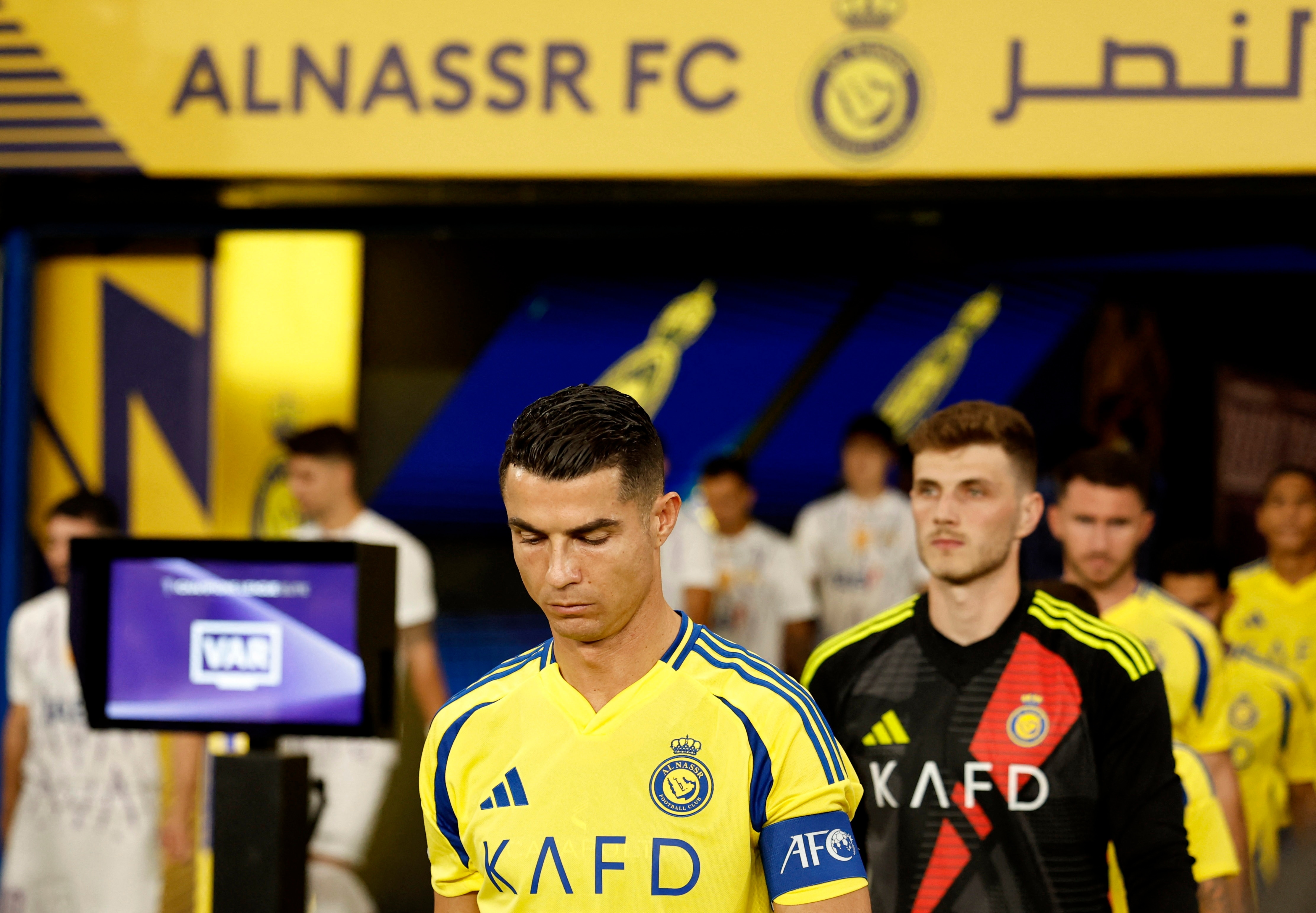 Cristiano Ronaldo: బ్రెజిల్ స్టార్ ఫుట్ బాలర్ నెయ్‌మార్ గాయపడటంతో అతని స్థానంలో రొనాల్డోతో అల్ హిలాల్ ఒప్పందం కుదుర్చుకోనున్నట్లు సమాచారం. అటు నెయ్‌మార్ రాబోయే ట్రాన్స్‌ఫర్ విండోలో ఇంటర్ మియామీకి వెళ్లనున్నట్లు కూడా వార్తలు వస్తున్నాయి.