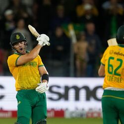 <p>Ind vs SA 2nd T20I Highlights: టీ20 వరల్డ్ ఛాంపియన్ టీమిండియాకు షాక్ తగిలింది. సౌతాఫ్రికాతో జరిగిన రెండో టీ20లో 3 వికెట్లతో ఓటమి తప్పలేదు. ఓ దశలో విజయం ఖాయమనుకున్నా.. ట్రిస్టన్ స్టబ్స్ పోరాటంతో సఫారీలు అనూహ్యంగా గెలిచారు.&nbsp;</p>