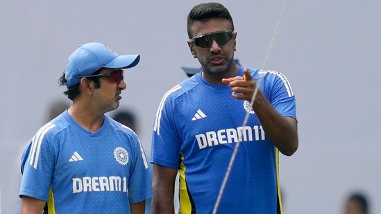 India vs Australia: బుమ్రా గతంలో ఇంగ్లండ్ తో జరిగిన ఓ టెస్టులో కెప్టెన్ గా ఉన్నాడు. ఆ మ్యాచ్ లో ఇండియా ఓడిపోయింది. మరి రోహిత్ శర్మ అందుబాటులో లేకపోతే కెప్టెన్ గా ఉండే బుమ్రా ఏం చేస్తాడో చూడాలి.