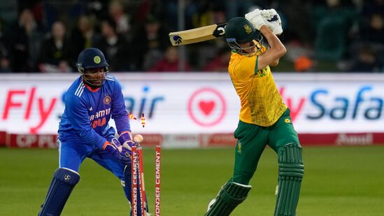 Ind vs SA 2nd T20I Highlights: చిన్న లక్ష్యంతోనే బరిలోకి దిగిన సౌతాఫ్రికా కూడా తడబడింది. పవర్ ప్లేలోనే రెండు వికెట్లు కోల్పోయింది.