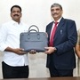 ఆర్థిక మంత్రి పయ్యావులకు బడ్జెట్‌ ప్రతినిధులు అందిస్తున్న ఆర్థికశాఖ కార్యదర్శి పీయూష్‌ కుమార్‌