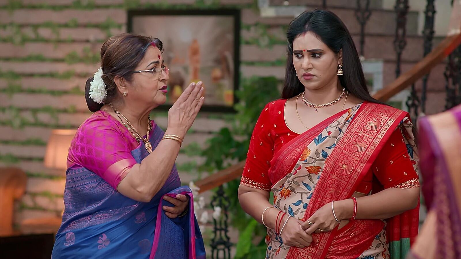 Brahmamudi November 12th Episode: డిస్మిస్ చేస్తానంటూ రాజ్‌కు కావ్య వార్నింగ్ - రుద్రాణి ప‌రువు తీసేసిన స్వ‌ప్న