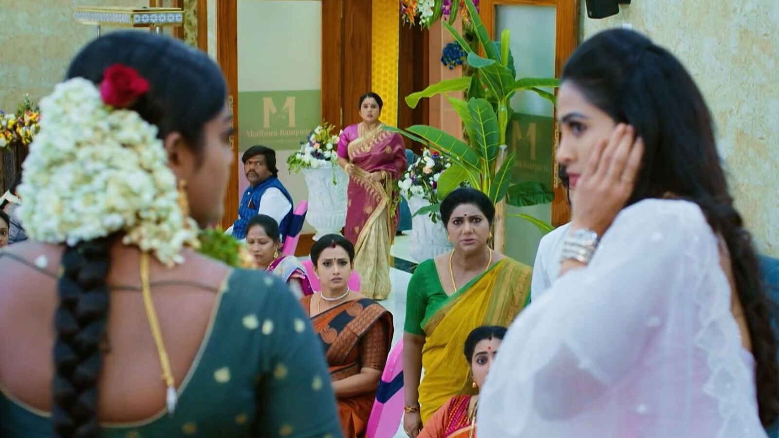 Karthika deepam november 12th episode: కార్తీక్, శ్రీధర్ ని ఏకేసిన జ్యోత్స్న-సుమిత్ర ముందే తన కూతురి చెంప పగలగొట్టిన దీప