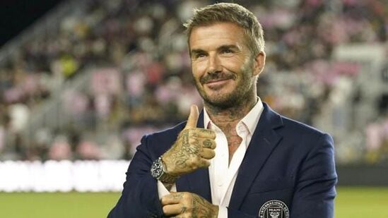 ఇంగ్లండ్ మాజీ ఫుట్‌బాలర్ డేవిడ్ బెక్‌హామ్ 2015లో సెక్సీయెస్ట్ మ్యాన్ అలైవ్ టైటిల్ సొంతం చేసుకున్నాడు.