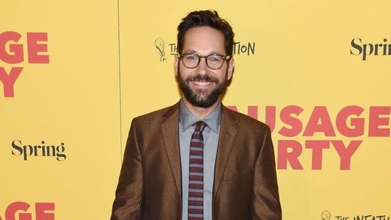 మరో అమెరికన్ నటుడు పాల్ రూడ్ 2021 ఏడాదికిగాను పీపుల్స్ మ్యాగజైన్ సెక్సీయెస్ట్ మ్యాన్ అలైవ్ టైటిల్ గెలుచుకున్నాడు.