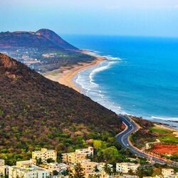 <p>ఆంధ్రప్రదేశ్ ప్రభుత్వం విశాఖపట్నంపై ఫోకస్ పెట్టింది. వైజాగ్‌లో పర్యాటక రంగాన్ని పరుగులు పెట్టిస్తోంది. విశాఖ అందాలను ఆకాశం నుంచి చూసే అద్బుత అవకాశం కల్పిస్తోంది.&nbsp;</p>
