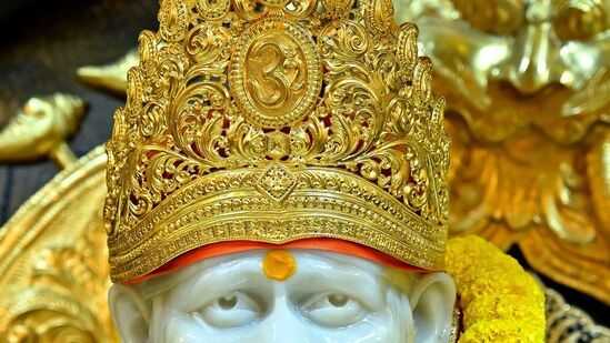 హైదరాబాద్ - షిర్డీ టూర్ ప్యాకేజీ ధరలు : &nbsp; సింగిల్ షేరింగ్ కు రూ. 23,740గా ఉండగా… డబుల్ షేరింగ్ కు రూ. 13,070 ధరగా నిర్ణయించారు. ట్రిపుల్ షేరింగ్ కు రూ. 10,320 ఉంది. Comfort 3ఏ క్లాస్ లోఈ ధరలు అందుబాటులో ఉన్నాయి. Standard క్లాస్ లో చూస్తే ట్రిపుల్ షేరింగ్ కు రూ. 8830గా నిర్ణయించారు.&nbsp;