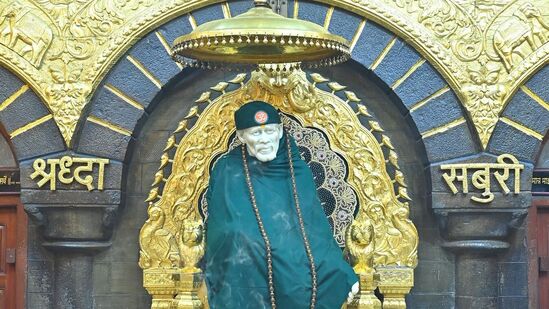 హైదరాబాద్ - షిర్డీ టూర్ ప్యాకేజీ బుకింగ్ లింక్ : https://www.irctctourism.com/pacakage_description?packageCode=SHR104