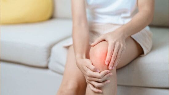 Joint Pains in Winter: చలికాలంలో కీళ్ల నొప్పులు పెరిగితే ఈ సూచనలు తప్పక పాటించాలి.. తేలిగ్గా తీసుకోవద్దు!