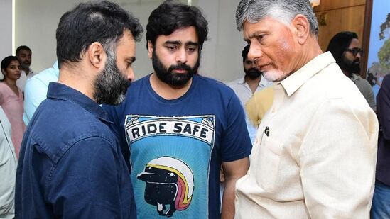 ఆదివారం ఉదయం 7 గంటలకు రామ్మూర్తి నాయుడు భౌతిక కాయాన్ని హైదరాబాద్ నుంచి ప్రత్యేక విమానంలో రేణిగుంట విమానాశ్రయానికి తరలించనున్నారు. అనంతరం నారావారిపల్లెలో రామ్మూర్తి నాయుడి అంత్యక్రియలు నిర్వహించనున్నారు.&nbsp;