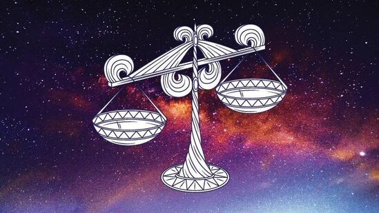 రాహు కేతు సంచారం తులా రాశి వారికి వ్యాపారంలో మంచి లాభాన్ని ఇస్తుంది. అనేక రంగాల నుండి ఊహించని విధంగా సంపాదించగలరు. ఈ కాలంలో అనేక విధాలుగా ఆర్థిక వృద్ధిని అనుభవిస్తారు. అదే విధంగా వివాహంలో ఆనందం, శాంతి ఉంటుంది. కుటుంబ కలహాలు తగ్గి శాంతి నెలకొంటుంది. చాలా కాలంగా ఎదురుచూస్తున్న ఉద్యోగ మార్పు లభించే అవకాశం ఉంది. కొత్త వాహనం లేదా ఇల్లు కొనుగోలు చేసే అవకాశాలు పెరుగుతాయి. పెట్టుబడులు పెట్టడం వల్ల భవిష్యత్తు కోసం డబ్బు ఆదా అవుతుంది. మీ విజయానికి అడ్డుగా ఉన్న విషయాలు తొలగిపోతాయి.
