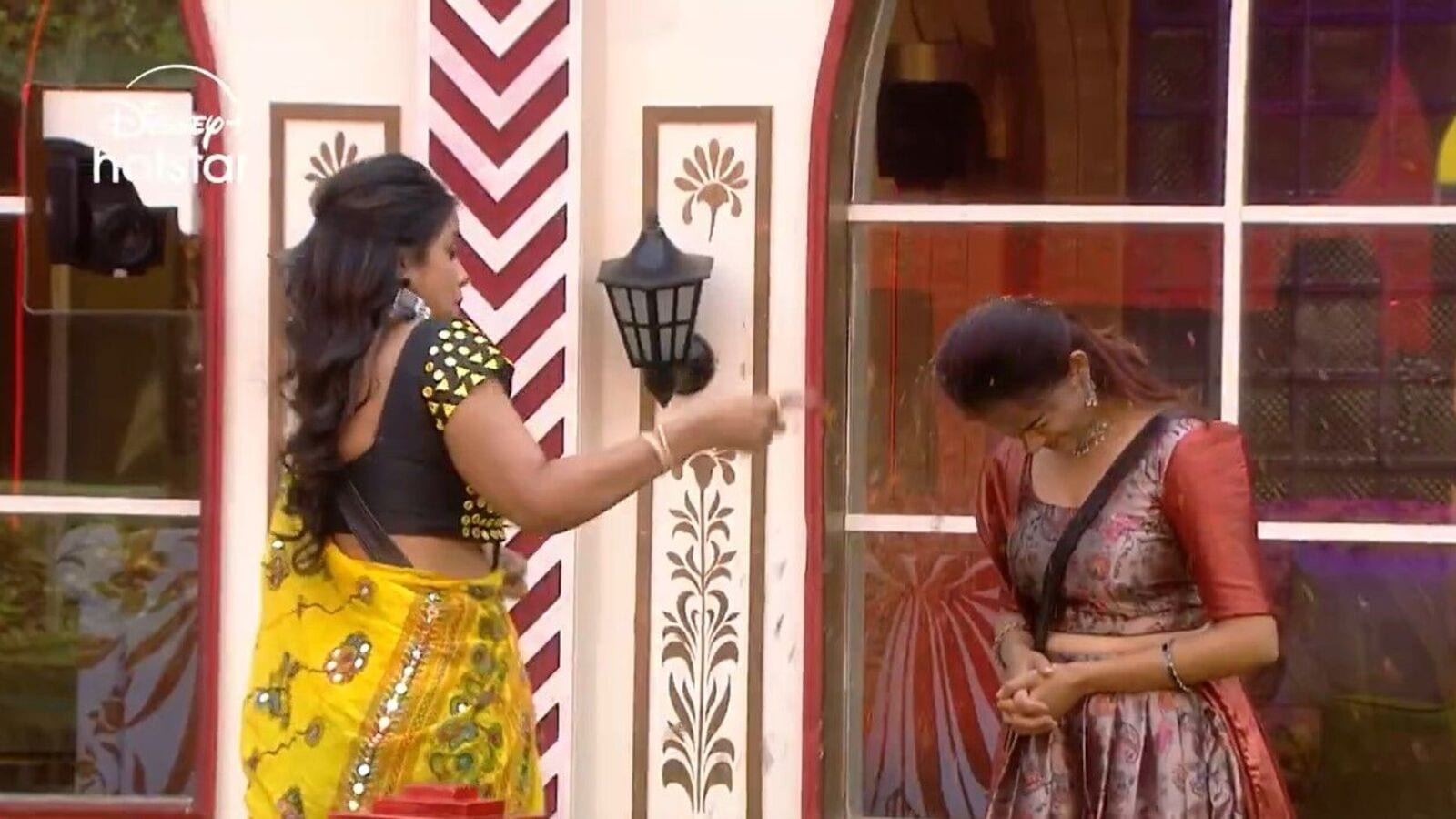 Bigg Boss 8 Telugu Nominations: బిగ్ బాస్ హౌజ్‌లో షాకింగ్ ట్విస్ట్.. మళ్లీ ఎంటరైన మాజీ కంటెస్టెంట్.. ఆ ఇద్దరూ నామినేట్