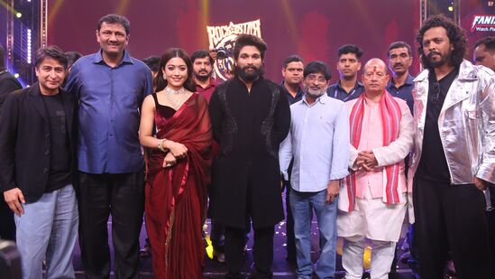 Pushpa 2 Trailer Launch: పాట్నాలోనూ అల్లు అర్జున్ కు ఉన్న ఫ్యాన్ ఫాలోయింగ్ ఏంటో ఈ ట్రైలర్ లాంచ్ ద్వారా మరోసారి ప్రూవ్ అయింది.