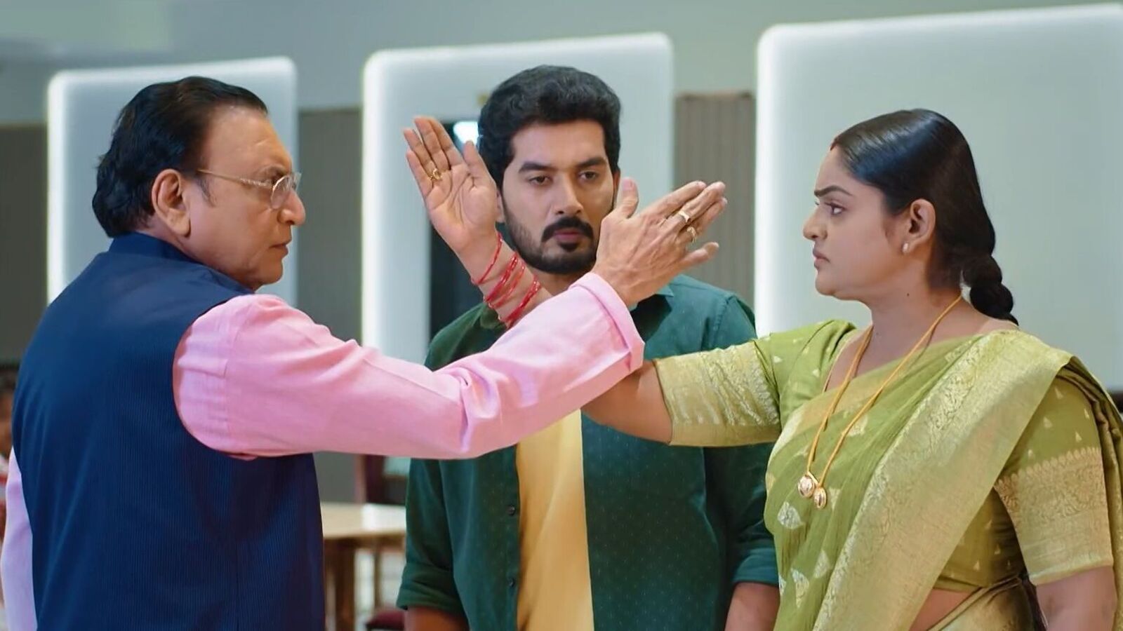 Karthika deepam november 19th episode: తాత, మనవడి మాటల యుద్ధం- 'నా కార్తీక్ బాబు మీద చెయ్యి ఎత్తితే ఊరుకోను' దీప