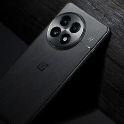 <p>OnePlus 13 vs OnePlus 13R: వన్ ప్లస్ 13, వన్ ప్లస్ 13ఆర్ స్మార్ట్ ఫోన్స్ 2025 జనవరిలో భారత్ లో లాంచ్ కానున్నాయి. అధికారిక లాంచ్ తేదీ ఇంకా ప్రకటించలేదు. గత ఏడాది మాదిరిగానే, హై-ఎండ్ వన్ ప్లస్ 13 కొత్త స్నాప్ డ్రాగన్ 8 ఎలైట్ చిప్ తో పనిచేస్తుంది, వన్ ప్లస్ 13 ఆర్ గత సంవత్సరం స్నాప్ డ్రాగన్ 8 జెన్ 3 చిప్ ను కలిగి ఉంటుందని పుకార్లు వచ్చాయి. అయితే, రెండు చిప్ సెట్ లు ఫ్లాగ్ షిప్ పనితీరును అందించే విధంగా రూపొందించబడ్డాయి.&nbsp;</p>