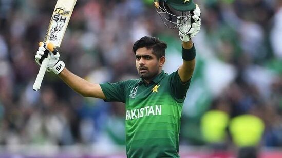 Babar Azam: ఈ క్రమంలో 4188 పరుగులతో ఉన్న విరాట్ కోహ్లిని వెనక్కి నెట్టాడు. రోహిత్ శర్మ 4231 పరుగులతో టాప్ లో ఉన్నాడు. అయితే అతని రికార్డుకు కూడా బాబర్ కేవలం 39 పరుగుల దూరంలో నిలిచాడు. ఈ ఇద్దరూ అంతర్జాతీయ టీ20ల నుంచి రిటైర్ కావడంతో బాబర్ టాప్ స్కోరర్ గా నిలవడం ఖాయంగా కనిపిస్తోంది.