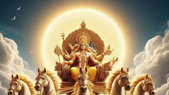 జ్యోతిషశాస్త్రం ప్రకారం ప్రతి గ్రహం ఒక నిర్దిష్ట విరామం తరువాత తన రాశిని మారుస్తుంది. ఈ ప్రవర్తనలో మార్పు మొత్తం 12 రాశులను ప్రభావితం చేస్తుంది. ఇక గ్రహాల అధిపతి సూర్యదేవుడు నవంబర్ 16న వృశ్చిక రాశిలోకి ప్రవేశించి డిసెంబర్ 15 వరకు ఈ రాశిలో ఉంటాడు. ఈ నేపథ్యంలో ఈ నాలుగు రాశులకు సూర్య సంచారం చాలా శుభప్రదం. ఈ రాశుల గురించి తెలుసుకుందాం..
