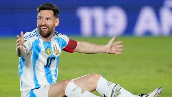 Lionel Messi in India: ఈ ఉన్నత స్థాయి ఫుట్ బాల్ టోర్నమెంట్ నిర్వహణకు రాష్ట్రంలోని వ్యాపారవేత్తలు అన్ని రకాల ఆర్థిక సహాయాన్ని అందిస్తారని మంత్రి తెలిపారు.