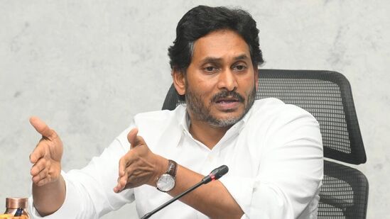 వాలంటీర్లకు వేతనాలకు అన్ని అకౌంట్‌ హెడ్స్‌ ఉన్నాయని చెబుతున్న వైఎస్ జగన్