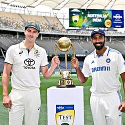 <p>India vs Australia Test: ఇండియా, ఆస్ట్రేలియా మధ్య ఐదు టెస్టుల బోర్డర్ గవాస్కర్ ట్రోఫీ ఆసక్తికరంగా మొదలైంది. పెర్త్ లో ప్రారంభమైన తొలి టెస్టు తొలి రోజే ఏకంగా 17 వికెట్లు పడటం విశేషం.</p>