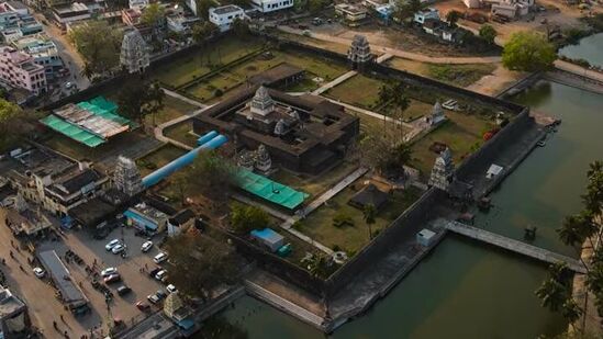 తూర్పుగోదావరి జిల్లాలోని సప్తగోదావరి తీరాన వెలసిన భీమేశ్వరమూర్తిని దర్శించుకుంటే సకల శుభాలు కలుగుతాయి. కాశ్యాంతు మరనాన్ముక్తిఃజీవనం మరణం వాపి&nbsp;శ్రేయో భీమేశ్వరపట్టణే.. అంటే..‘కాశీలో నివసిస్తే మరణానంతరం మోక్షం లభిస్తుంది. భీమేశ్వరుడిని పూజిస్తే, కొన్ని క్షణాలైనా ఆయన సన్నిధిలో గడిపితే జీవన సౌఖ్యం, కైవల్యం రెండూ లభిస్తాయి’ అని అర్థం. తెలుగుసీమ పంచారామాలకు ప్రసిద్ధి చెందింది. త్రిపురాసురుణ్ణి పాశుపతాస్త్రంతో అంతమొందించిన పరమేశ్వరుడు, ఆ అసురుడు అర్పించే శివలింగాన్ని అయిదు ఖండాలు చేయగా.. అవి ప్రతిష్ఠితమైన ప్రాంతాలే పంచారామాలని పురాణాలు చెబుతున్నాయి. ఆ లింగ శకలాలు పాలకొల్లులో క్షీరారామేశ్వరుడిగా, సామర్లకోటలో కొమరారామ మూర్తిగా, అమరావతిలో అమరేశ్వరుడిగా, భీమవరం, ద్రాక్షారామ క్షేత్రాల్లో భీమేశ్వరుడుగా పూజలు అందుకొంటున్నాయి.