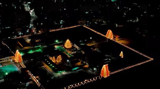 వేసవిలో స్వామిని వనవిహారానికి తీసుకు వేళ్లే ‘తోట ఉత్సవం’, ఉగాది ముందు రోజు ‘కొత్త’ అమావాస్య నాడు ‘మాఘంత దాసోత్సవం’ ద్రాక్షారామంలో ఏటా నిర్వహిస్తారు. వీటితో పాటు చైత్రమాసంలో ‘గౌరీ వ్రతం’, వైశాఖ మాసంలో ‘అక్షయ తృతీయ చందనోత్సవం’ ప్రసిద్ధి చెందినవి. ఏడాది పొడవునా వేడుకలతో అలరారే ద్రాక్షారామానికి చేరుకోవడానికి రాజమండ్రి, కాకినాడల నుంచి ప్రతి అరగంటకూ బస్సులున్నాయి. స్వయంభువుడైన సాంబశివుణ్ణి భీమేశ్వర లింగ రూపంలో దర్శిస్తూ- ‘నమఃపార్వతీపతయే హరహరమహాదేవ’ అని ఎలుగెత్తి ఘోషించే భక్తులకు ద్రాక్షారామం అవశ్య దర్శనీయం.