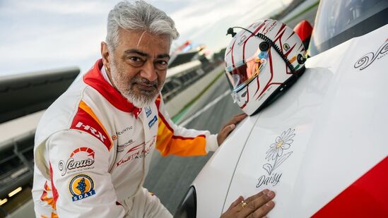 Ajith Racing Car: స్పోర్ట్స్ కార్ రేసర్ గా అరంగేట్రం చేసిన అజిత్.. 2010లో MRF రేసింగ్ సిరీస్ లో పాల్గొన్నాడు. అతను ముంబై, చెన్నై, ఢిల్లీ, అంతర్జాతీయంగా జర్మనీ, మలేషియాలో వివిధ రౌండ్లలో పోటీపడ్డాడు.