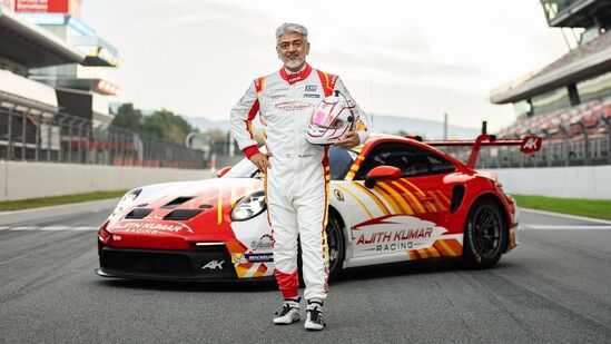 Ajith Racing Car: ఫార్ములా 2 ఛాంపియన్ షిప్ లో అర్మాన్ ఇబ్రహీం, పార్థివ సూరేశ్వరన్ లతో కలిసి రేసులో పాల్గొన్నాడు తలా అజిత్ కుమార్.