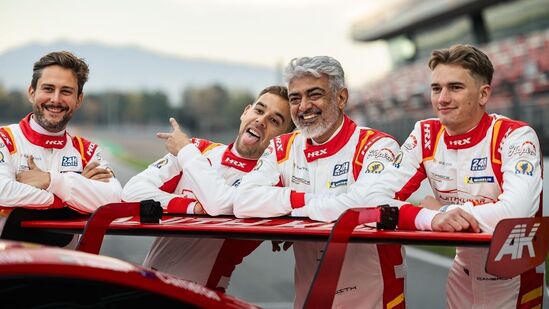 Ajith Racing Car: తమిళ స్టార్ హీరో అజిత్ స్పెయిన్ లోని బార్సిలోనా ఎఫ్ 1 సర్క్యూట్ పై ఉన్న ఫొటోలు బుధవారం (నవంబర్ 27) బయటకు వచ్చాయి.