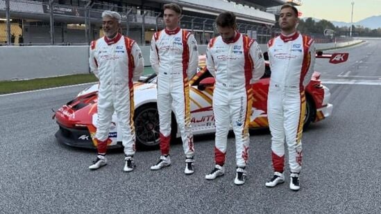 Ajith Racing Car: అజిత్ ఈ రేసింగ్ ఫొటోలు ఇంటర్నెట్ ను బ్రేక్ చేస్తున్నాయి.