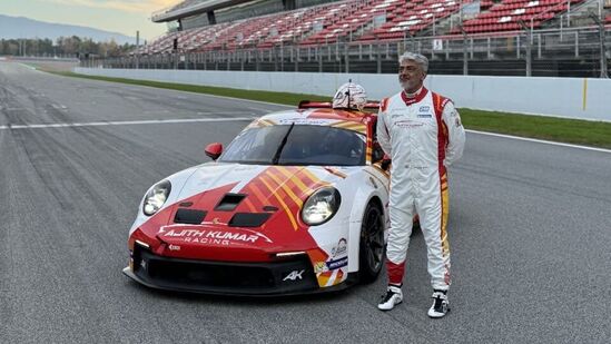 Ajith Racing Car: బైక్, కార్ రేసింగ్ అజిత్ కు చాలా ఇష్టం. అయితే ఈ రేసింగ్ లలోనే అతడు పలుమార్లు ప్రమాదానికి గురయ్యాడు. ప్రస్తుతం అజిత్ రెండు సినిమాలు చేస్తున్నాడు.
