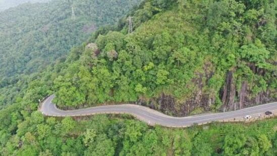 'WONDERS OF WAYANAD (SHR098)' పేరుతో హైదరాబాద్ నుంచి ఈ ప్యాకేజీని ఆపరేట్ చేస్తున్నారు. మొత్తం 5 రోజులు ఉంటుంది. ట్రైన్ జర్నీ ద్వారా వెళ్తారు. ప్రస్తుతం ఈ ట్రిప్ డిసెంబర్ 3, 2024వ తేదీన అందుబాటులో ఉంది. ఈ తేదీ మిస్ అయితే మరో తేదీలో బుకింగ్ చేసుకోవచ్చు.