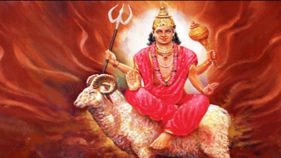 తిరోగమన కుజుడు కొన్ని రాశుల జాతకులకు దురదృష్టాన్ని తీసుకొస్తాడు. కుజుడు ఏయే రాశుల వారిపై ప్రభావం చూపుతుందో తెలుసుకుందాం. తిరోగమన కుజుడు కొన్ని రాశుల జాతకులకు దురదృష్టాన్ని తీసుకొస్తాడు. కుజుడు ఏయే రాశుల వారిపై ప్రభావం చూపుతుందో తెలుసుకుందాం. 