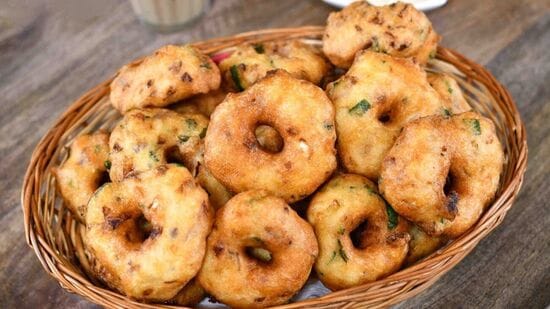 Vada with leftover Rice: మిగిలిన అన్నంతో ఇన్‍స్టంట్ వడలు.. రుచికరంగా ఇలా చేయొచ్చు