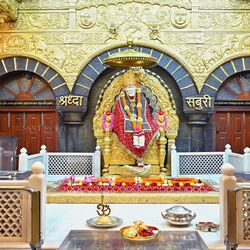<p>టూర్ షెడ్యూల్ చూస్తే ఫస్ట్ డే విజయవాడ రైల్వే స్టేషన్ నుంచి జర్నీ స్టార్ట్ అవుతుంది. రాత్రి 10.15 గంటలకు షిర్డీ ఎక్స్‌ప్రెస్ రైలు(17208- Sainagar Shirdi Express) ఎక్కాలి. రాత్రంతా ప్రయాణం ఉంటుంది. సెకండ్ డే ఉదయం 6.15 గంటలకు నాగర్‌సోల్ చేరుకుంటారు. ఆ తర్వాత షిర్డీకి వెళ్తారు. ఆలయ సందర్శన ఉంటుంది. సాయంత్రం షాపింగ్ కోసం ఫ్రీ టైమ్ ఉంటుంది. రాత్రి షిర్డీలోనే బస చేస్తారు.</p>