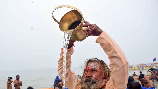 సూర్యుడికి అర్ఘ్యం సమర్పించేటప్పుడు ఏ మంత్రాలు పఠించాలి 