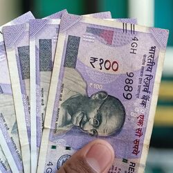 <p>రూ. 3వేలల్లో 10శాతం అంటే రూ. 300 నిఫ్టీ50లో, 20శాతం అంటే రూ. 600 మిడ్​క్యాప్​100, 70శాతం అంటే రూ. 2,100ని స్మాల్​క్యాప్​లో ఇన్​వెస్ట్​ చేయాలి.</p>