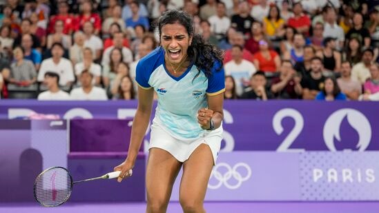 PV Sindhu Wedding: సింధు, సాయి పెళ్లి డిసెంబర్ 22న ఉదయ్‌పూర్ లో జరగనుండటం విశేషం. డిసెంబర్ 20 నుంచే పెళ్లి పనులు మొదలు కానున్నాయి. చాలా రోజుల తర్వాత ఈ మధ్యే సయ్యద్ మోదీ ఇంటర్నేషనల్ టోర్నీ గెలిచిన సింధు.. వెంటనే పెళ్లి రూపంలో మరో శుభవార్త వినిపించింది.