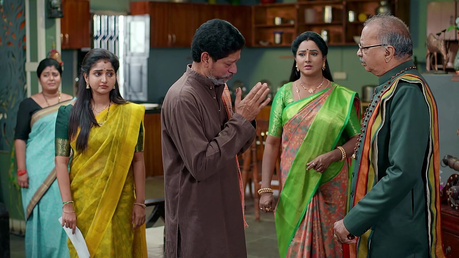 Brahmamudi December 4th Episode: భార్య‌కు రాజ్ విడాకులు -కొడుకుపై చెయ్యెత్తిన అప‌ర్ణ -దుగ్గిరాల ఇంట్లోకి కావ్య‌ రీఎంట్రీ