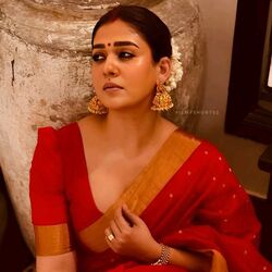 <p>రీసెంట్గా &nbsp;నయనతార బర్త్ డే సందర్భంగా తన వెడ్డింగ్ డాక్యుమెంటరీని విడుదల చేశారు. ఇందులో నానుమ్ రౌడీదాన్ సినిమాలోని సన్నివేశాలను వాడారని నయనతారకు ధనుష్ నోటీసులు పంపారు. దీనికి ప్రతిస్పందనగా నయనతార అతడిపై పలు ఆరోపణలు చేస్తూ ఒక ప్రకటన విడుదల చేసింది.</p>