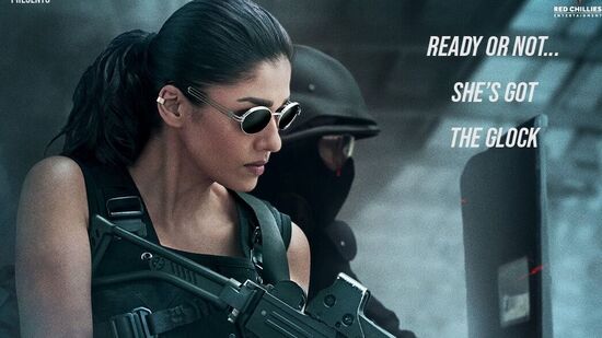 నయనతార దగ్గర ప్రత్యేక జెట్ కూడా ఉంది. దీని విలువ దాదాపు 50 కోట్లు ఉంటుందని అంటున్నారు. ప్రియాంక చోప్రా, శిల్పా శెట్టి తర్వాత నయనతార మాత్రమే ఈ సదుపాయాన్ని సొంతం చేసుకుంది. లిప్ బామ్ కాస్మోటిక్స్ లో రూ.10 కోట్లు, యూఏఈ ఆయిల్ బిజినెస్ లో రూ.100 కోట్లు ఇన్వెస్ట్ చేసింది నయన తార. నయనతార దగ్గర ప్రత్యేక జెట్ కూడా ఉంది. దీని విలువ దాదాపు 50 కోట్లు ఉంటుందని అంటున్నారు. ప్రియాంక చోప్రా, శిల్పా శెట్టి తర్వాత నయనతార మాత్రమే ఈ సదుపాయాన్ని సొంతం చేసుకుంది. లిప్ బామ్ కాస్మోటిక్స్ లో రూ.10 కోట్లు, యూఏఈ ఆయిల్ బిజినెస్ లో రూ.100 కోట్లు ఇన్వెస్ట్ చేసింది నయన తార. 