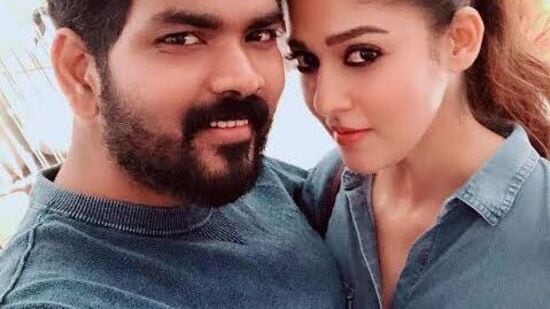 విఘ్నేష్ శివన్ ను పెళ్లి చేసుకున్న నయన్ ఇప్పుడు ఇద్దరు పిల్లలకు తల్లి అయింది. మొదట్లో కేవలం సినిమాలపైనే దృష్టి పెట్టిన నయన్ తరువాత ఎంటర్ ప్రెన్యూర్ గా మారింది. ఇప్పుడు ఆమె వివిధ ఇండస్ట్రీల్లో ఇన్వెస్ట్ చేసింది. విఘ్నేష్ శివన్ ను పెళ్లి చేసుకున్న నయన్ ఇప్పుడు ఇద్దరు పిల్లలకు తల్లి అయింది. మొదట్లో కేవలం సినిమాలపైనే దృష్టి పెట్టిన నయన్ తరువాత ఎంటర్ ప్రెన్యూర్ గా మారింది. ఇప్పుడు ఆమె వివిధ ఇండస్ట్రీల్లో ఇన్వెస్ట్ చేసింది.