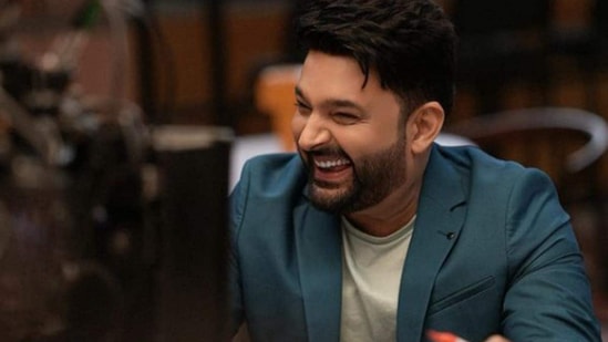 కమెడియన్, నటుడు కపిల్ శర్మ తన కామెడీతో ఎంతో పేరు ప్రఖ్యాతలు సంపాదించుకున్నాడు. అయితే కెరీర్ సక్సెస్ పీక్స్‌లో ఉన్నప్పుడు మద్యానికి బానిస అయ్యాడట. ఆ ప్రభావం అతని కెరీర్‌పై కూడా చూపించిందని సమాచారం. కపిల్ మద్యం వ్యసనం నుంచి బయటపడేందుకు రిహాబిలిటేషన్‌లో కొంతకాలం గడిపినట్లు పలు మీడియా సంస్థలు తెలిపాయి. ప్రస్తుతం నెట్‌ఫ్లిక్స్ ఓటీటీ కామెడీ షోతో మళ్లీ తన కామెడీతో ఆకట్టుకుంటున్నాడు కపిల్ శర్మ.&nbsp;