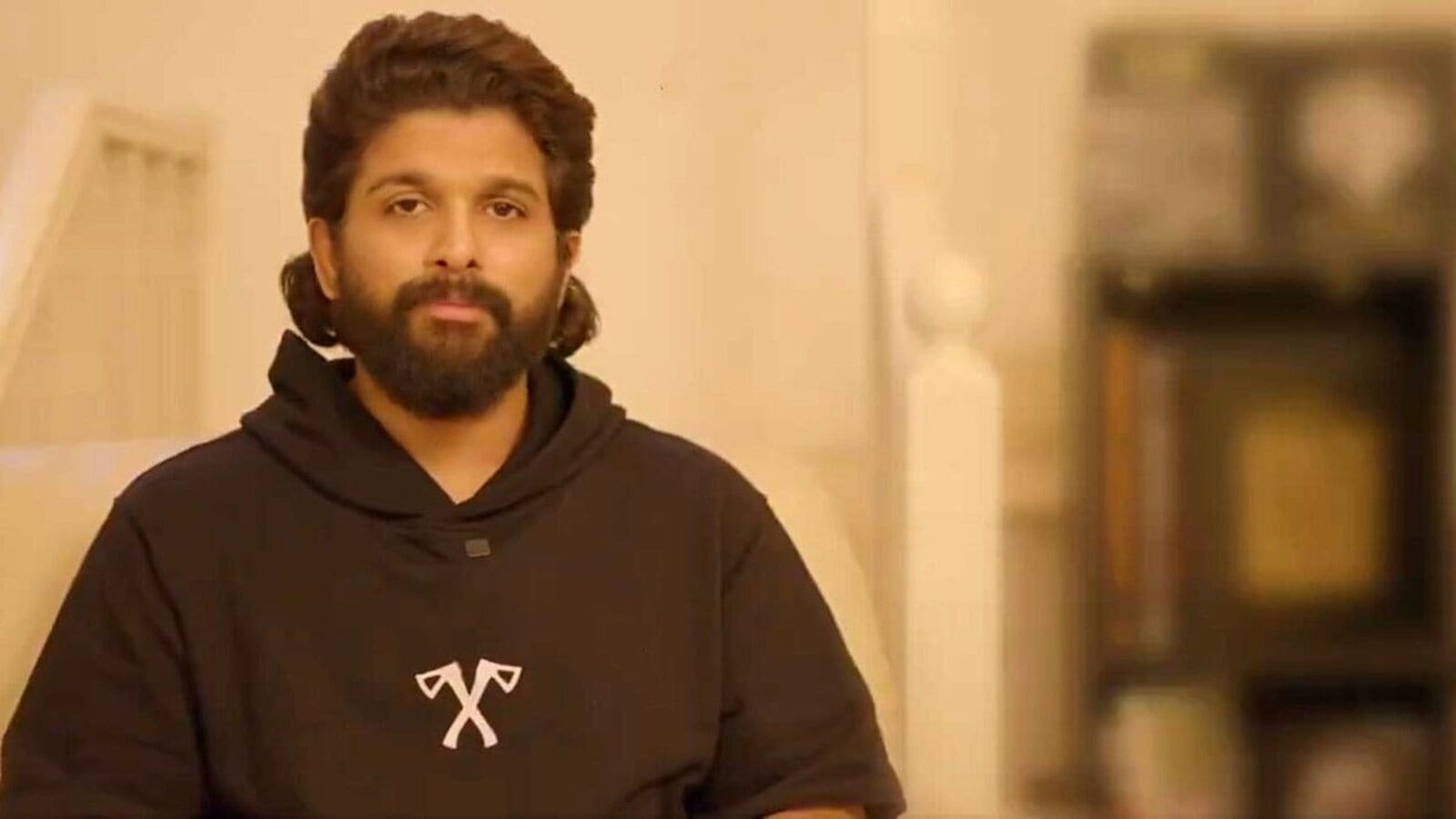 Allu Arjun Trolls: అల్లు అర్జున్‌ను దారుణంగా ట్రోల్ చేస్తున్న సోషల్ మీడియా.. ఆ ఒక్కటి తప్ప అన్నీ మాట్లాడంటూ..