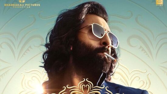 సందీప్ రెడ్డి వంగా దర్శకత్వంలో రణ్ బీర్ కపూర్ హీరోగా నటించిన 'యానిమల్' కేజీఎఫ్ 2 హిందీ కలెక్షన్స్ అధిగమించి వసూళ్ల పరంగా కొత్త రికార్డు సృష్టించింది. అయితే, హిందీలో మొదటి రోజు యానిమల్ రూ. 54.75 కోట్లు రాబట్టింది.&nbsp;